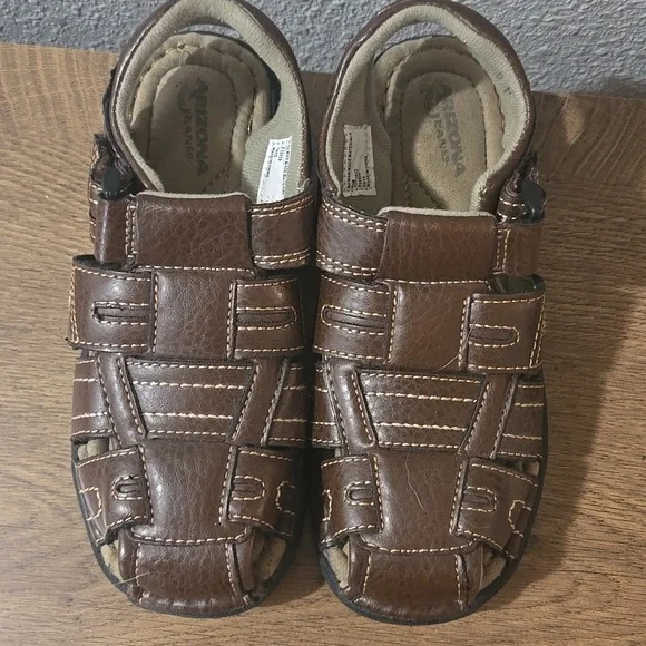 Arizona Jean Company Brown Kids Sandals - Picture 2 of 4